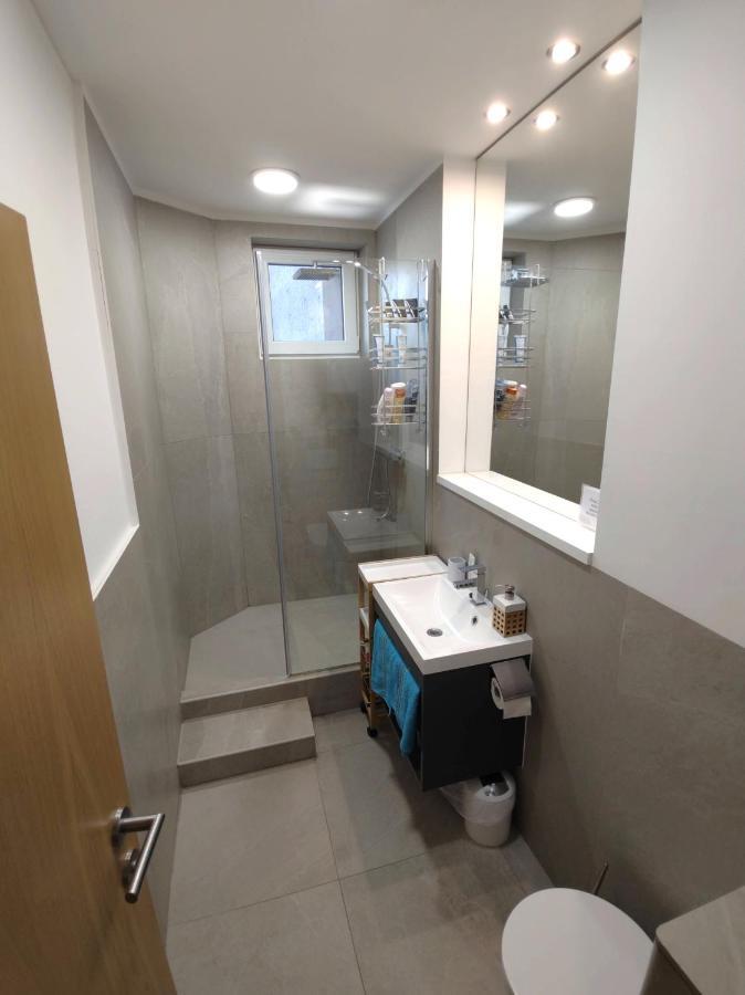 Big Stay - 4 Bedroom, 2 Bathroom Central Apartment With Ac Bratislava Exterior foto